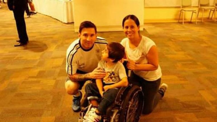 Tomi, en 2014, con Lionel Messi