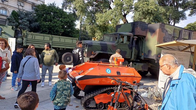 Muestra del Ejército Argentino por sus 214 años