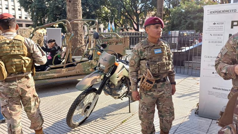 Muestra del Ejército Argentino por sus 214 años