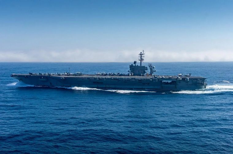 El portaaviones nuclear USS George Washington, que hizo ejercicios con la Armada