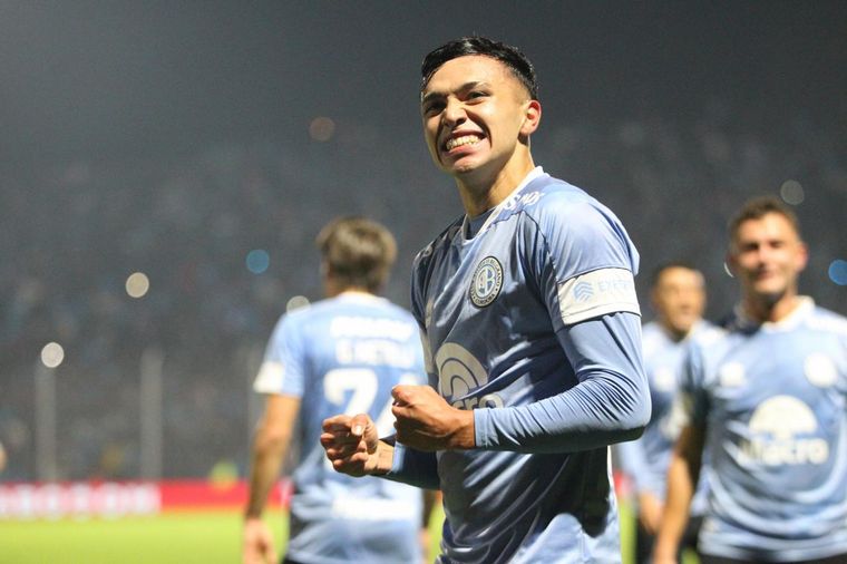 Gerónimo Heredia festeja el tanto del triunfo de Belgrano.