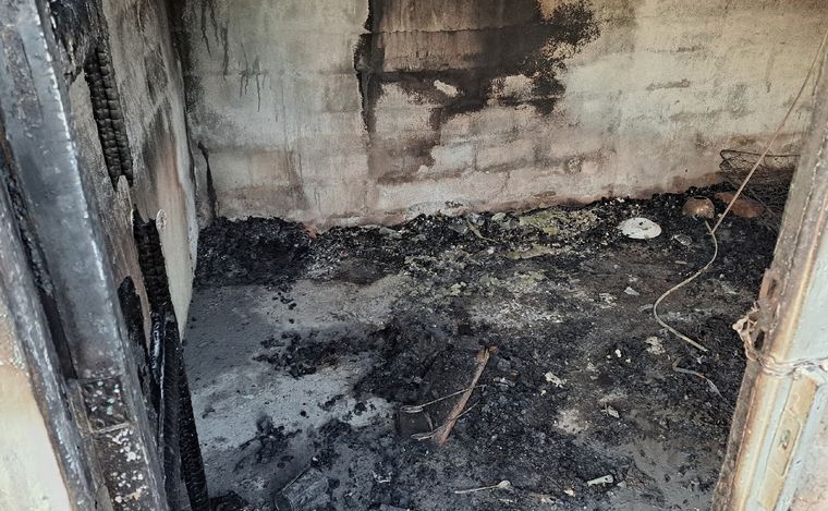 Así quedó el cuarto después del incendio. (Foto: Federico Borello/Cadena 3)