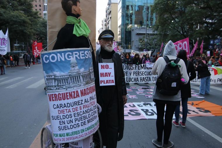 Una multitud se moviliza por el noveno aniversario de Ni Una Menos