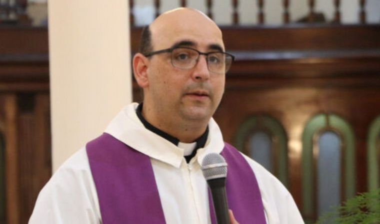 Fabián Belay, el cura rosarino que no quiso ser obispo para ayudar a adictos.  