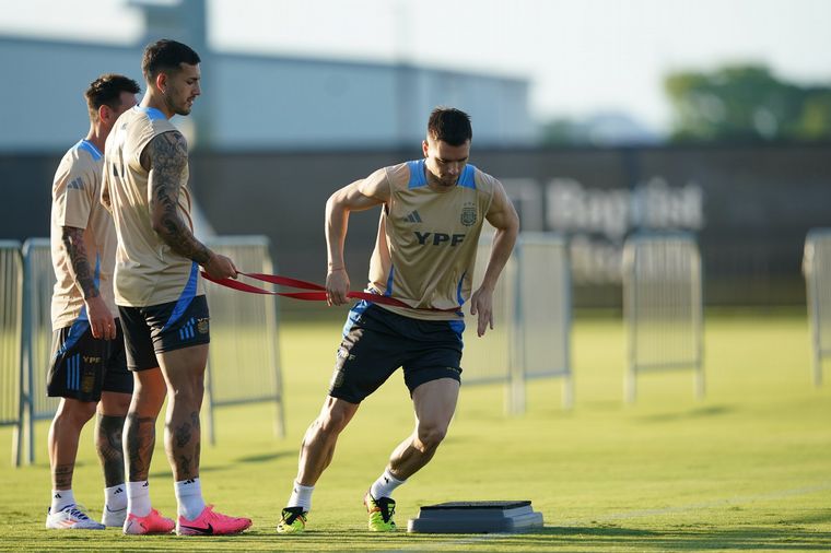 La Selección argentina entrena a plantel completo en la previa de los amistosos