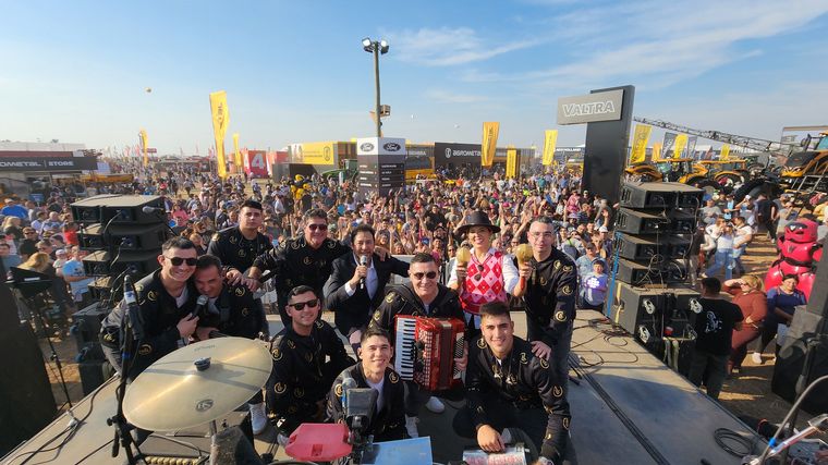 Los Lirios estuvieron en Agroactiva y alegraron a todos los oyentes