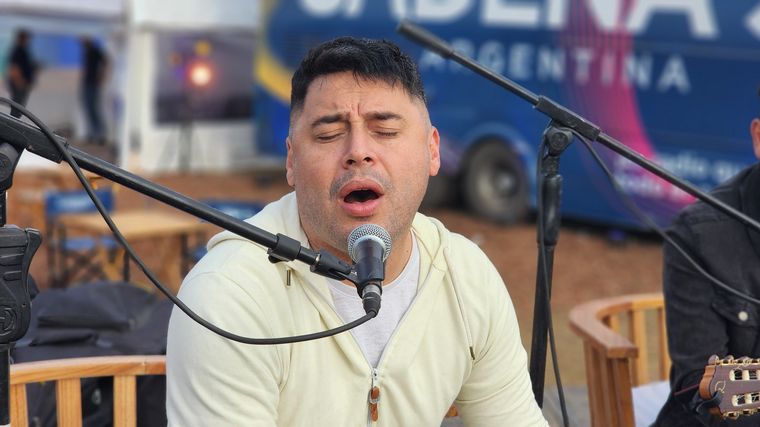 Ahyre le puso música al escenario de Cadena 3 en Agroactiva.