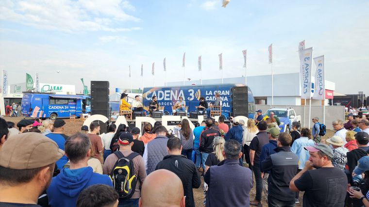 Ahyre le puso música al escenario de Cadena 3 en Agroactiva.