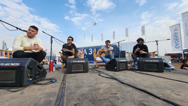 Ahyre le puso música al escenario de Cadena 3 en Agroactiva.