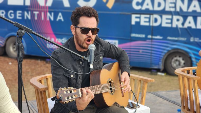 Ahyre le puso música al escenario de Cadena 3 en Agroactiva.