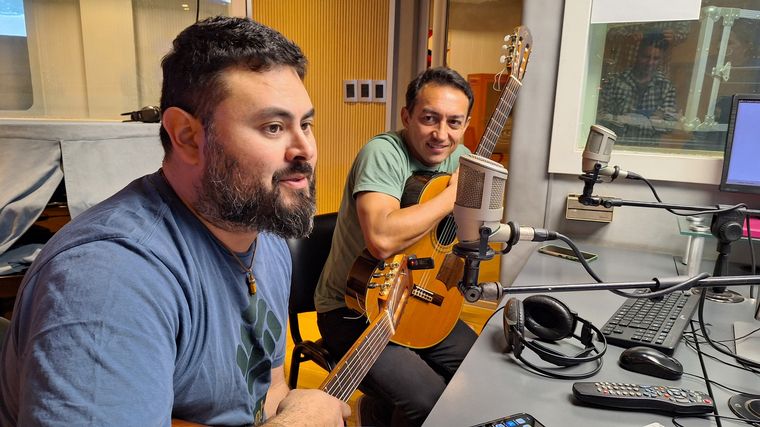 Orellana-Lucca celebra 25 años de música folklórica a pura peña 