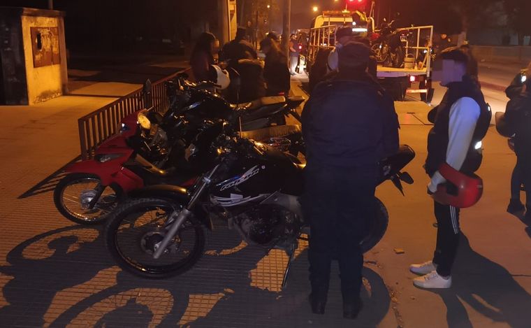 Más de 60 vehículos secuestrados en un operativo en Córdoba. (Foto: Policía)