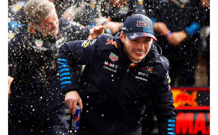 Max volvió a sonreír, gana dos de tres, en las últimas 75 carreras