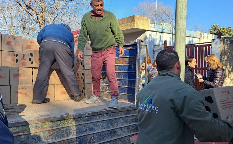 Reparto de alimentos en Conin Villa Allende.