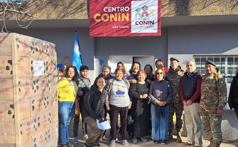 Reparto de alimentos en Conin Villa Allende.