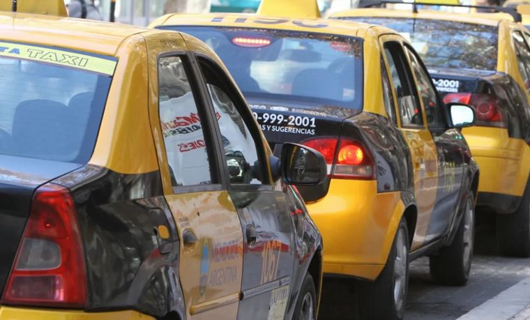 Los permisionarios afirman que la diferencia de tarifa es ilegal.