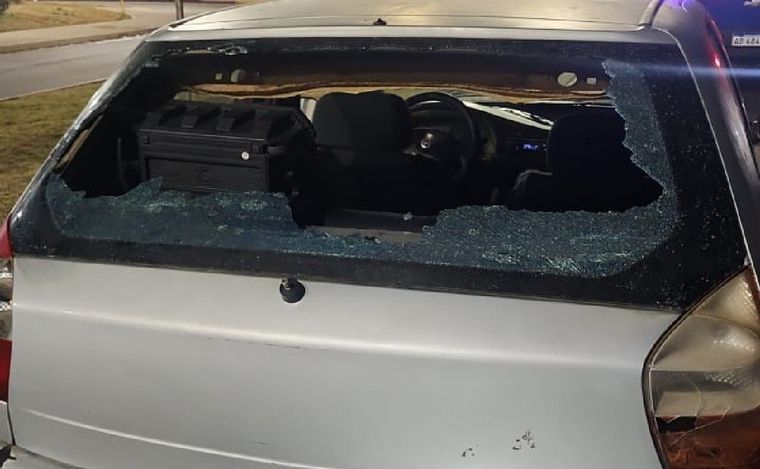 Un auto fue baleado durante la pelea. (Foto: Policía de Córdoba)