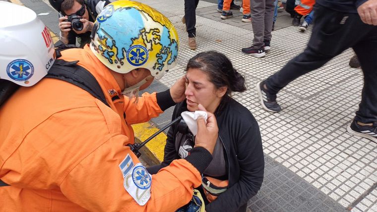 Atacaron a manifestantes con gas pimienta. (Orlando Morales/Cadena 3)