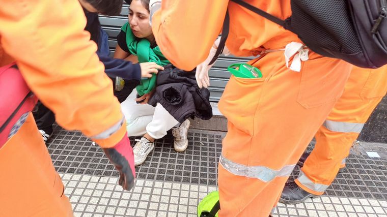 Atacaron a manifestantes con gas pimienta. (Orlando Morales/Cadena 3)