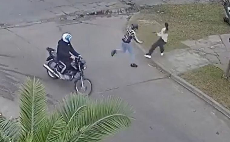 Una policía de civil se defendió a los tiros de un intento de robo.