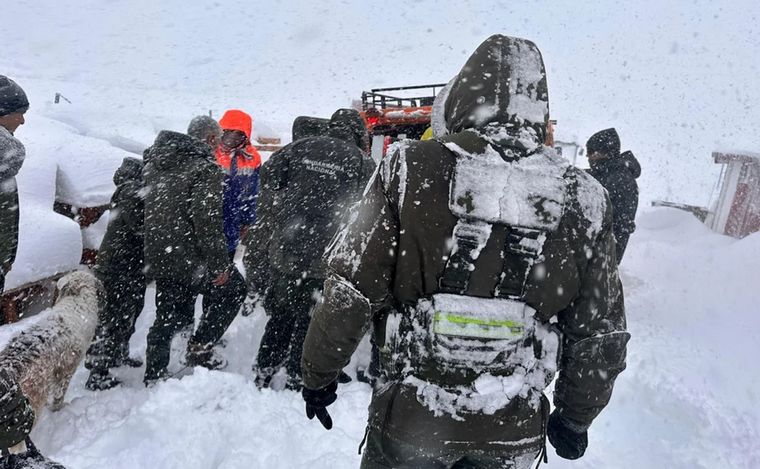 11 gendarmes fueron rescatados en Alta Montaña.