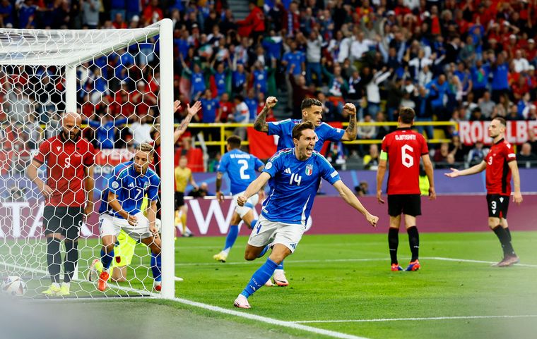 Italia venció a Albania en el arranque de la Euro.