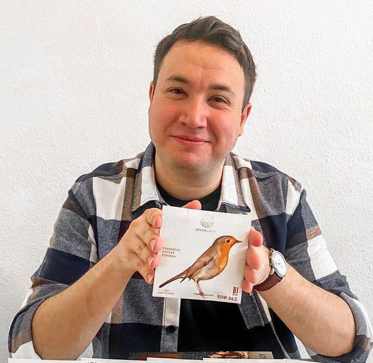 El joven cordobés que conquista Europa con su guitarra y su versatilidad musical