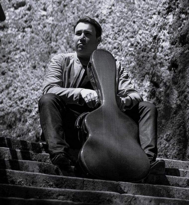 El joven cordobés que conquista Europa con su guitarra y su versatilidad musical