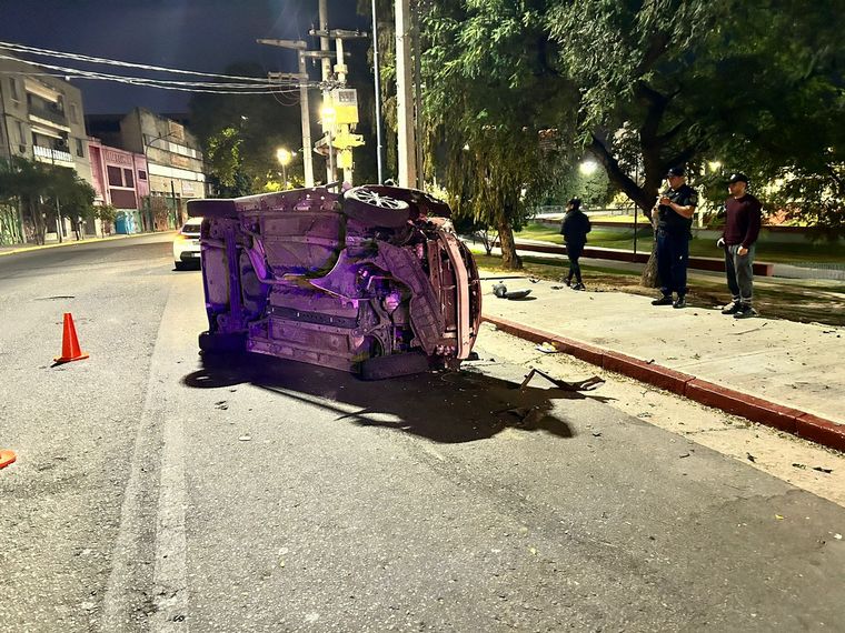 Impactante choque en Costanera: una joven con heridas leves.