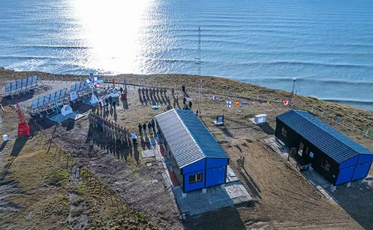 Advertencia de Chile por los paneles argentinos instalados por error. (Foto: Armada)