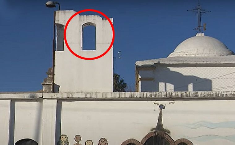 El lugar que ocupaba la campana robada en la parroquia del cura Oberlin.
