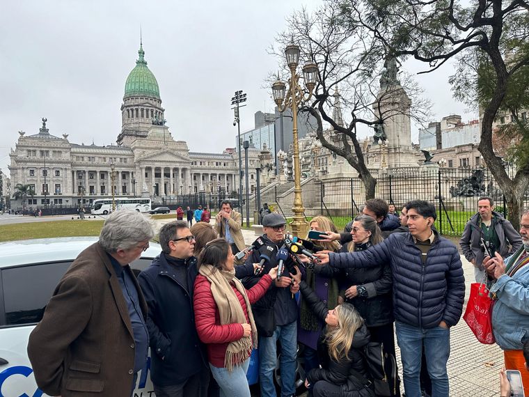 Orlando Morales recibió el móvil de Cadena 3 Buenos Aires.