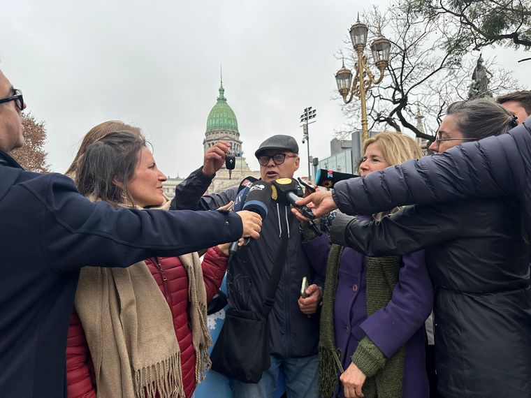 Orlando Morales recibió el móvil de Cadena 3 Buenos Aires.