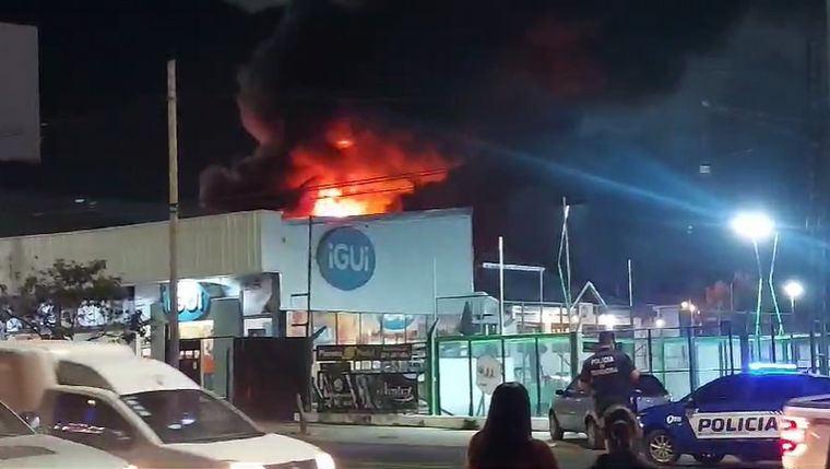 Se quemó un depósito en barrio Quebrada de las Rosas. 