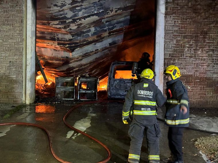 Se quemó un depósito en barrio Quebrada de las Rosas. 