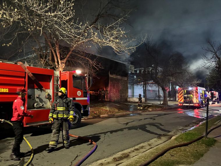 Se quemó un depósito en barrio Quebrada de las Rosas. 