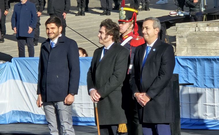 Javier Milei encabeza el acto por el Día de la Bandera en Rosario -  Noticias Rosario - Cadena 3 Argentina
