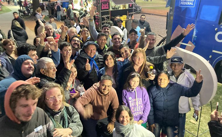 Día de la Bandera con Monchito Merlo: show imperdible y tradición popular.