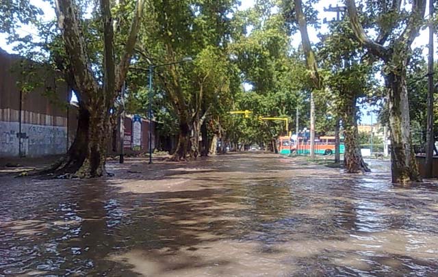 Un fuerte temporal dejó calles anegadas en la ciudad de Las Heras