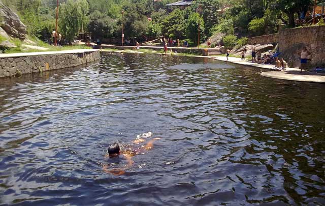 El diquecito de Tanti, un lugar bello para disfrutar el verano en familia.