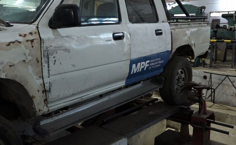 Alumnos idearon un auto ecológico con objetos recuperados del delito. (Gentileza)