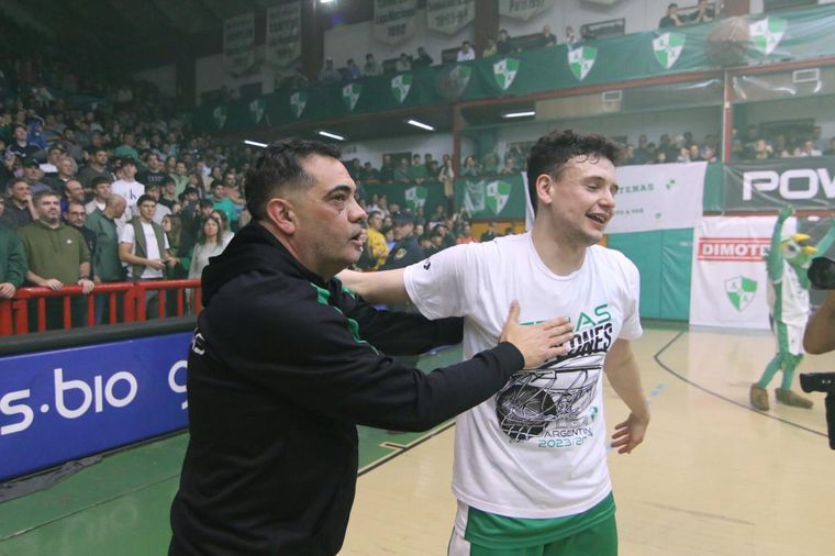 Atenas volvió a la Liga Nacional y Córdoba festeja. (Foto: Daniel Cáceres/Cadena 3).