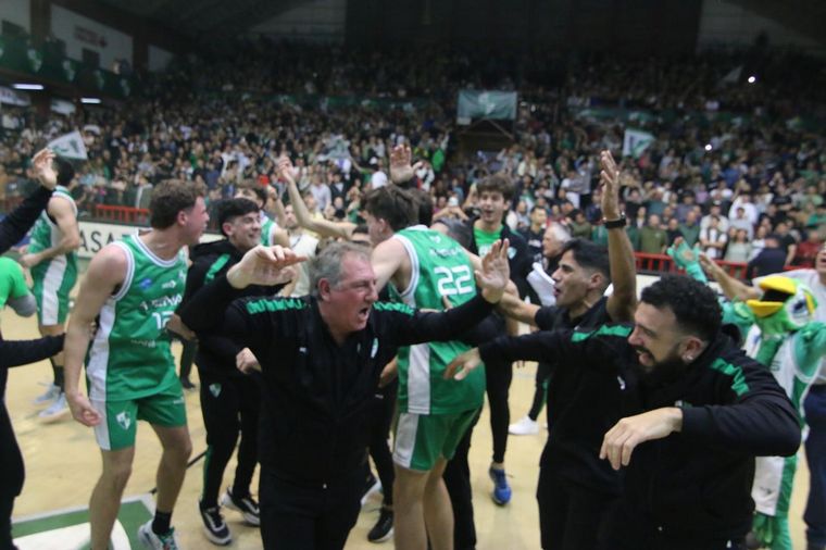 Atenas volvió a la Liga Nacional y Córdoba festeja. (Foto: Daniel Cáceres/Cadena 3).