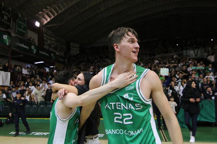 Atenas volvió a la Liga Nacional y Córdoba festeja. (Foto: Daniel Cáceres/Cadena 3).
