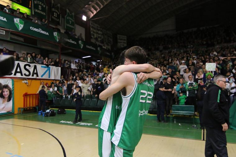Atenas volvió a la Liga Nacional y Córdoba festeja. (Foto: Daniel Cáceres/Cadena 3).