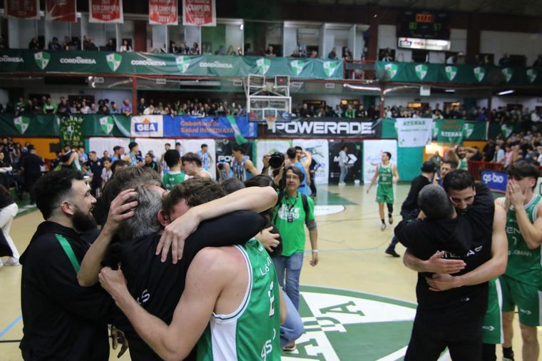 Atenas volvió a la Liga Nacional y Córdoba festeja. (Foto: Daniel Cáceres/Cadena 3).