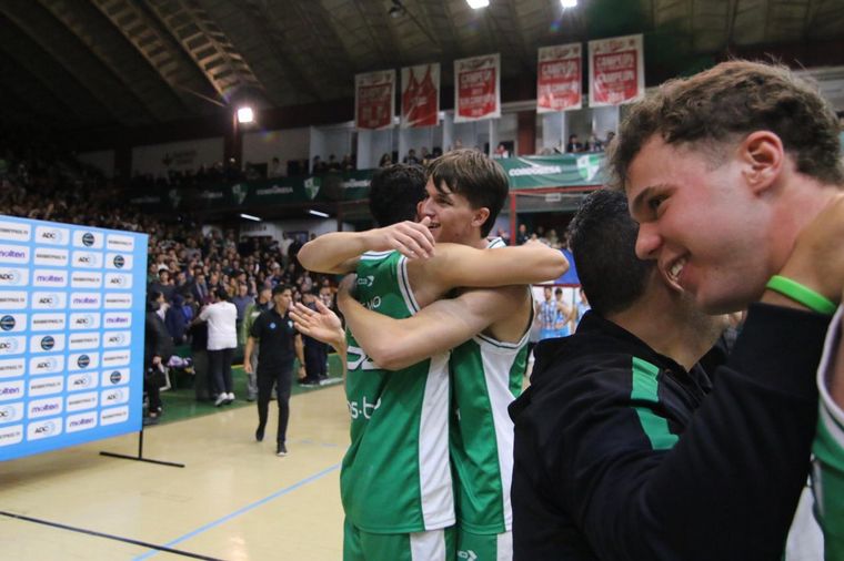 Atenas volvió a la Liga Nacional y Córdoba festeja. (Foto: Daniel Cáceres/Cadena 3).