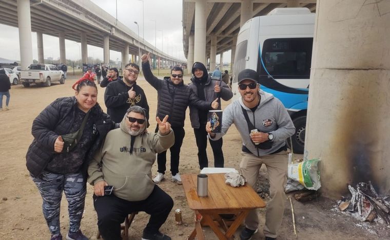 Los fanáticos de La Renga empiezan a llegar al Mario Alberto Kempes.