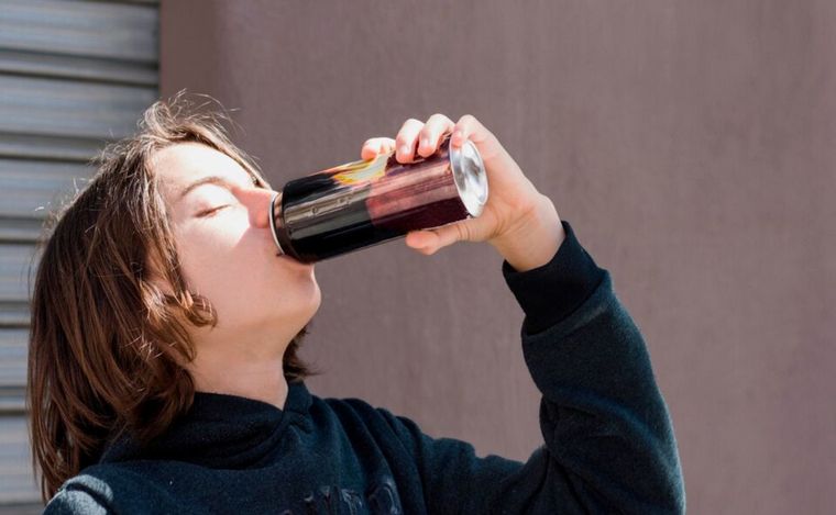No para de crecer el consumo de bebidas energizantes: particularidades y riesgos.