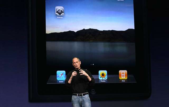 Steve Jobs presentó el iPad 2.